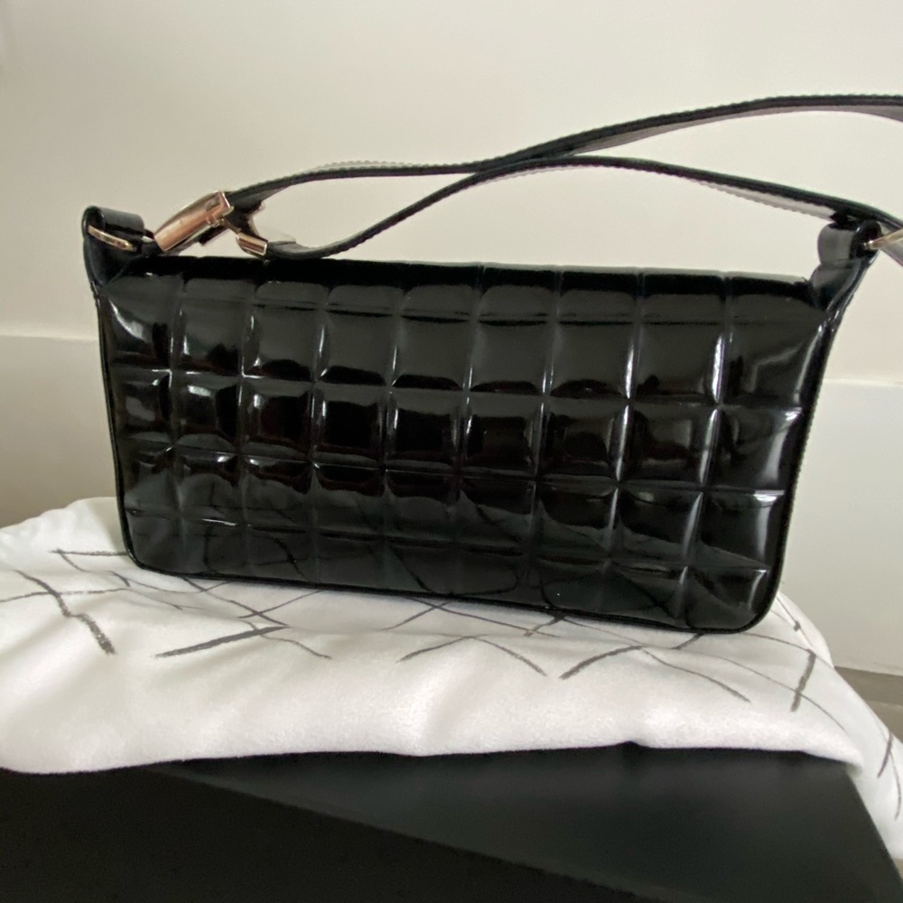 Chanel Chocolate Bar Flap Bag - Picture 5 of 9